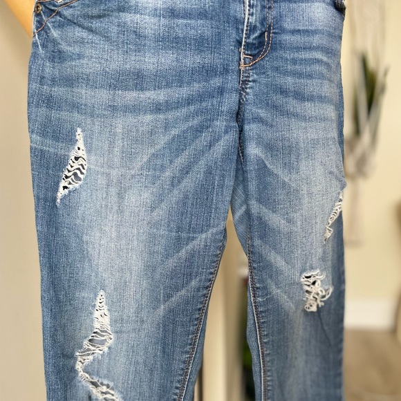 Distressed Skinny Blue Jeans - 11 - Picture 4 of 8
